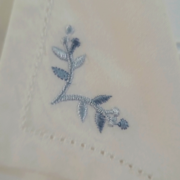 Beautiful Vintage floral embroidered blouse - Picture 5 of 6